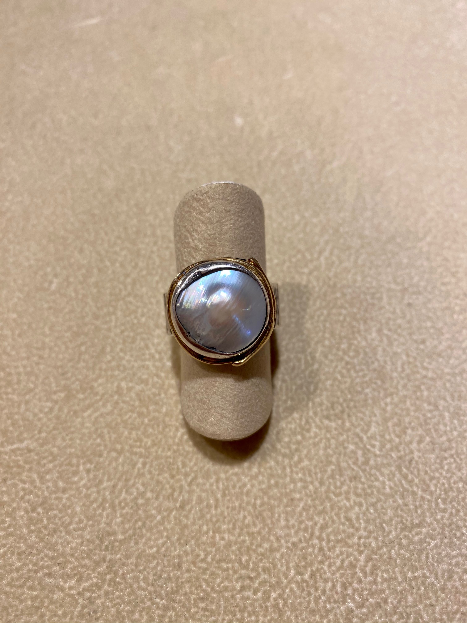 Blister Pearl Gold Trim Ring