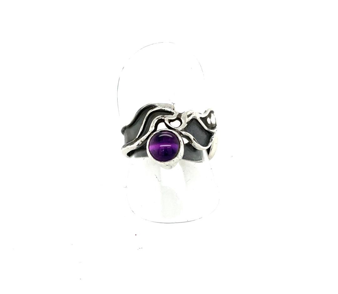 Image of Open Pea Pod Sterling Ring with Amethyst by Sue Sachs