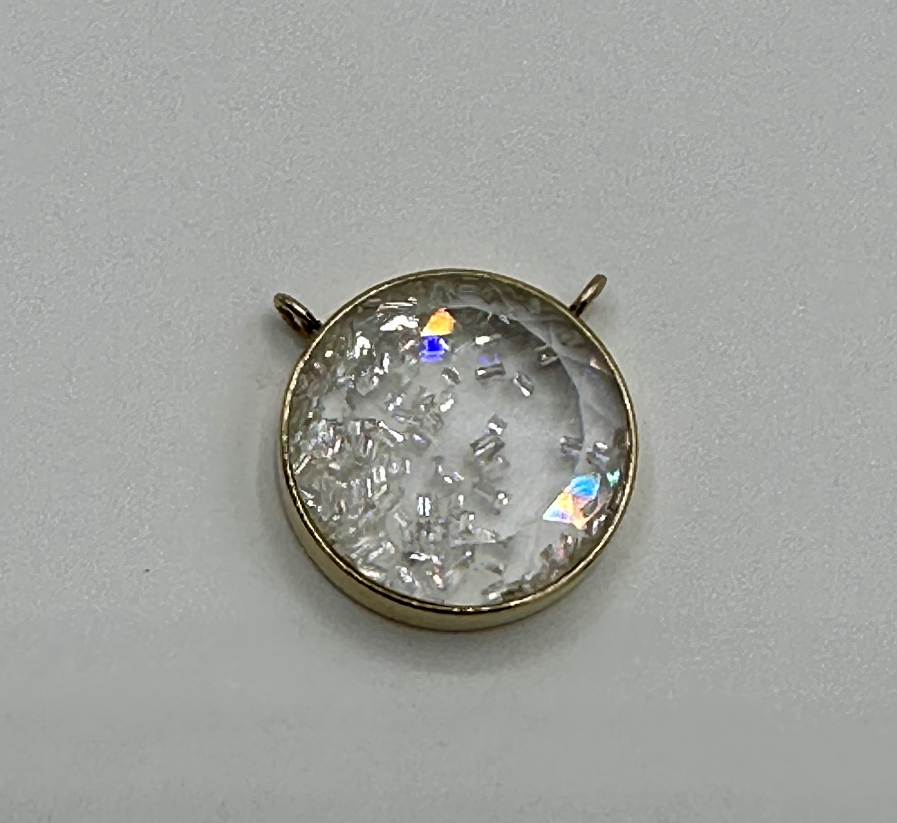 18 Karat Yellow Gold Diamond Shaker Centerpiece. 1.0 Carats Diamonds, 12.21 Carat Sapphire Crystal in a Beveled Cut
