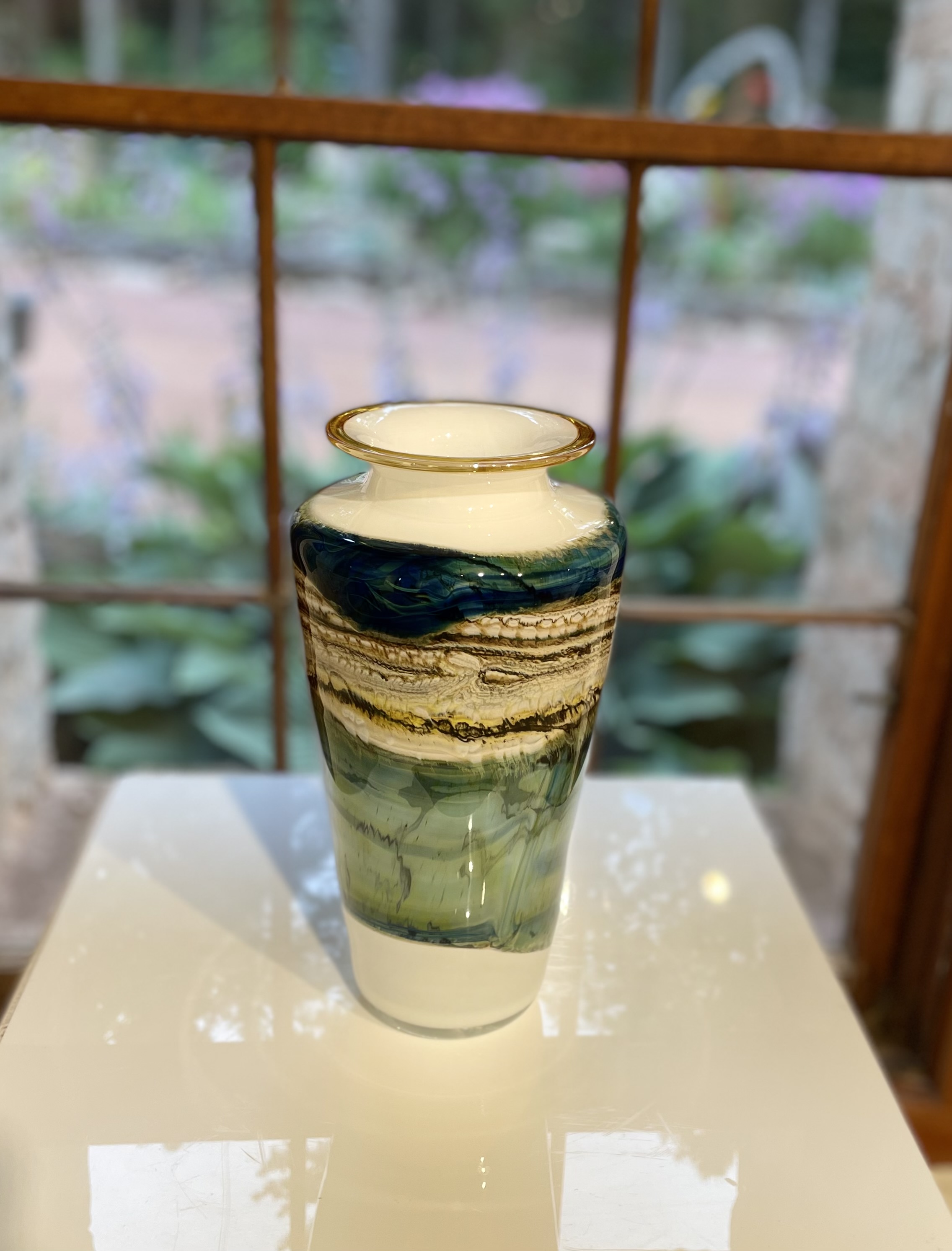 Strata Coastal Traditional Urn, Small