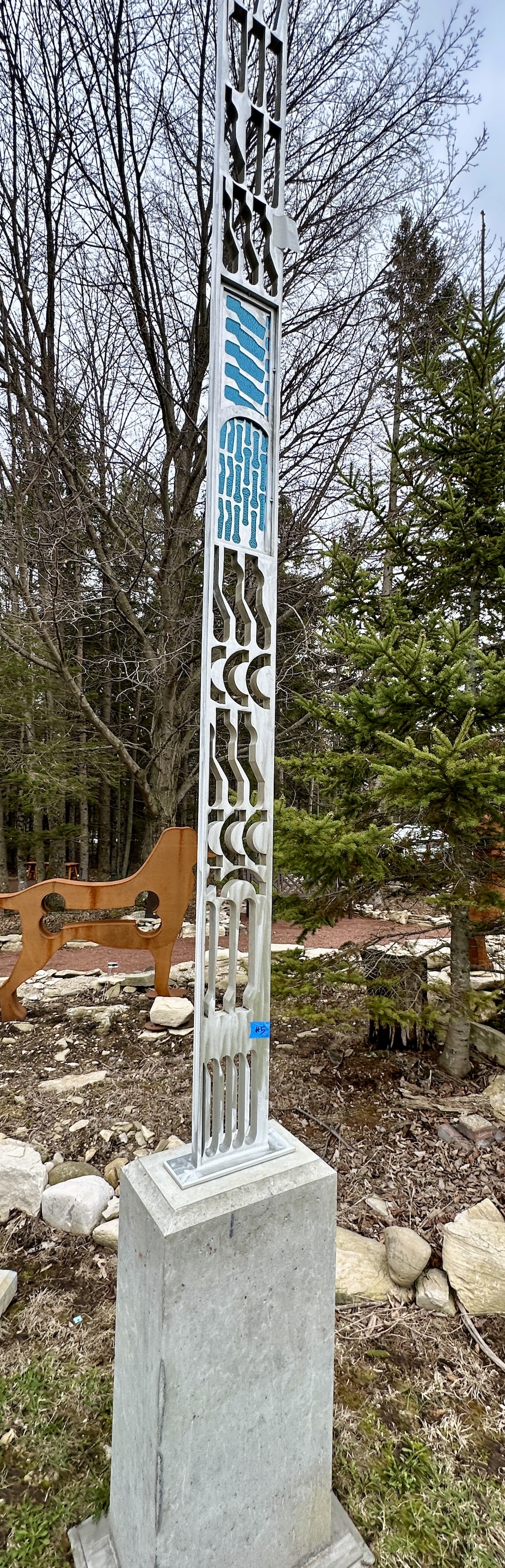 Image of Totem with Blue Glass on 4