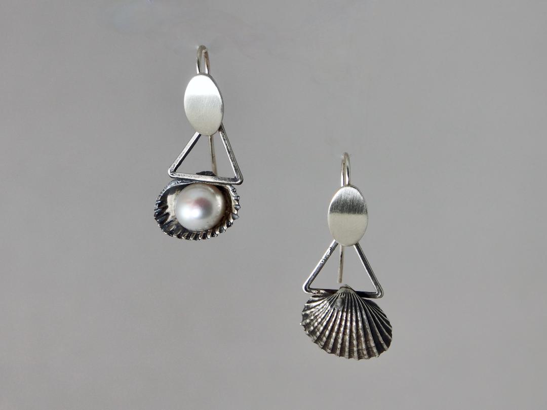 Shell Earring with Cultured Pearl in Sterling Silver