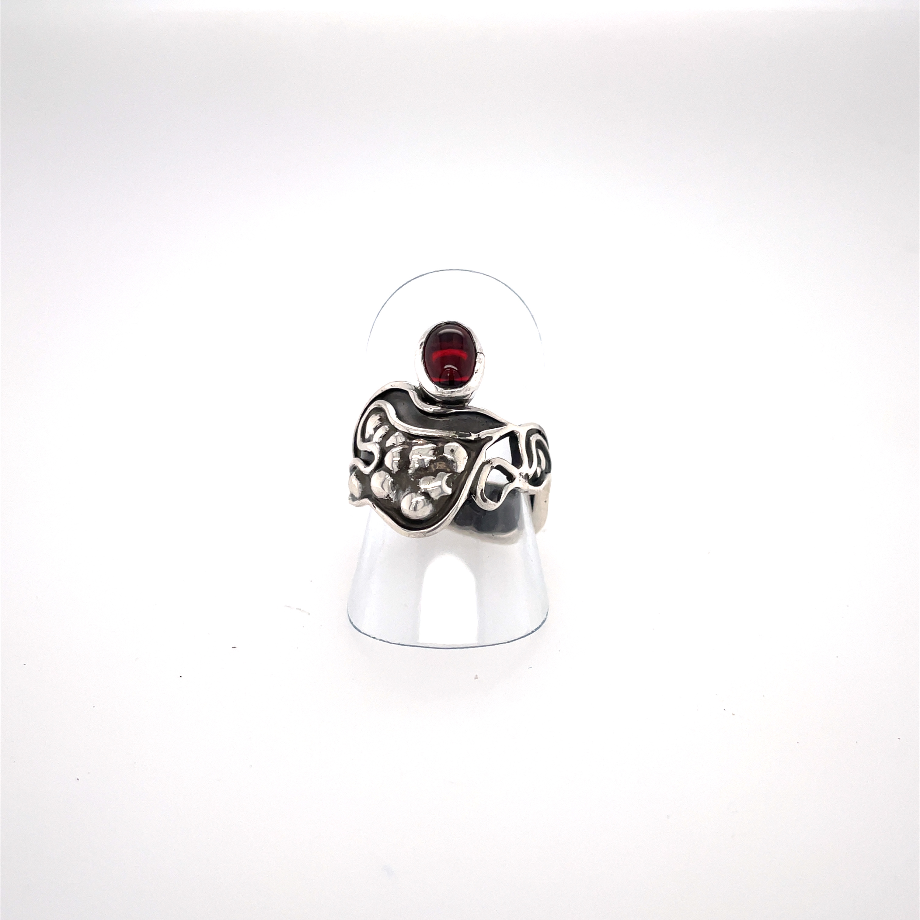 Bulbous Pea Pod Ring - Silver and Garent