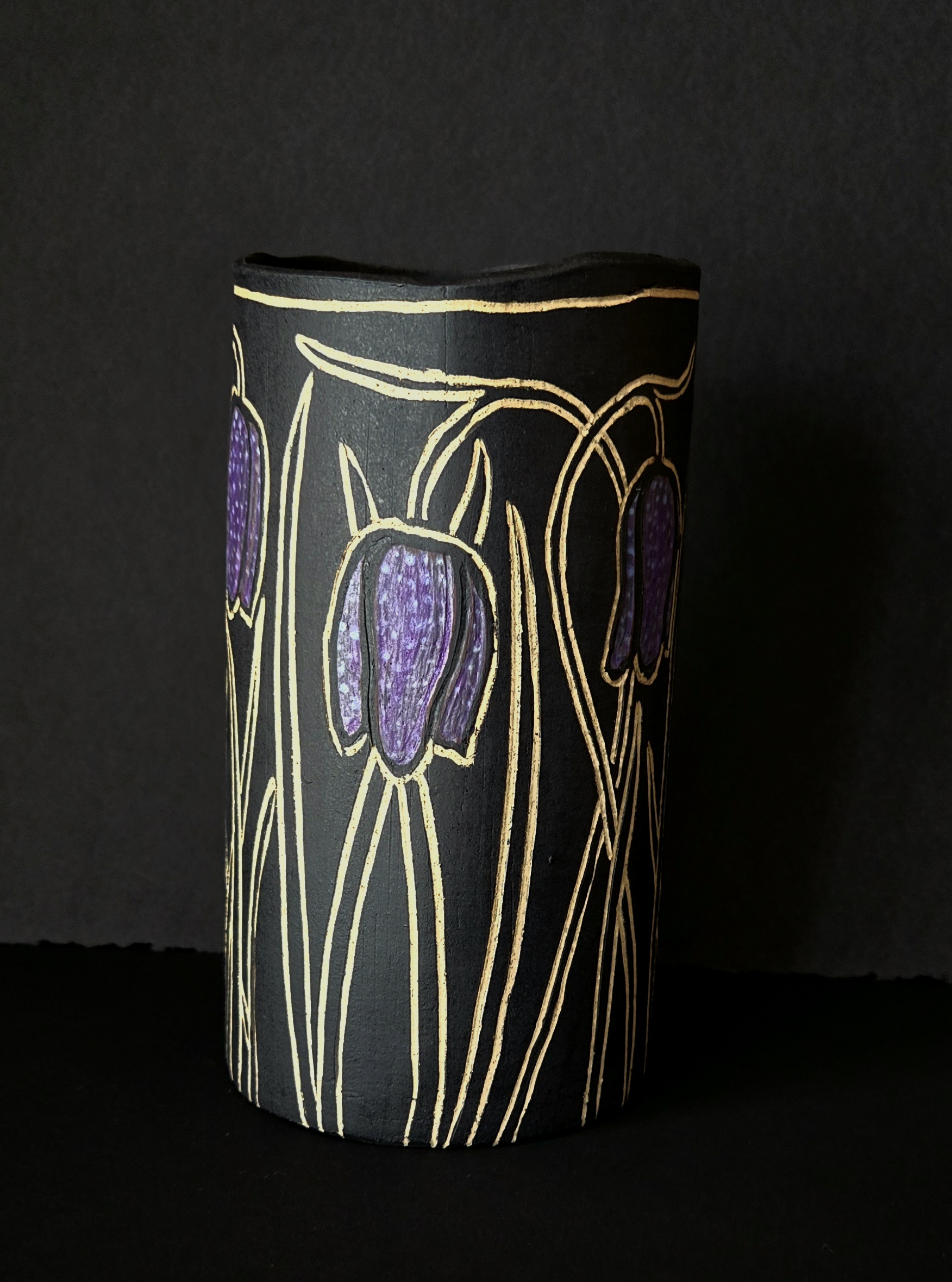 Image of Fritillaria on Black Vase by Thomas Skupniewitz